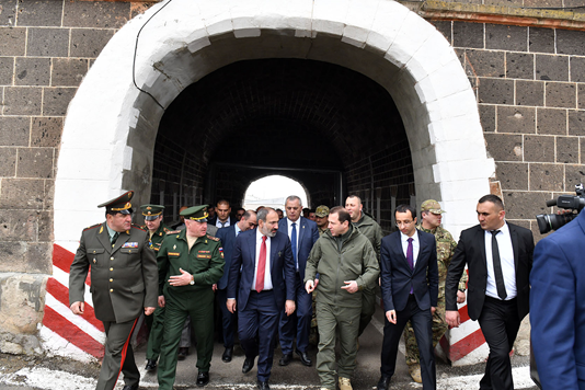 Пашинян раздора: премьер Армении разделит судьбу Саакашвили?