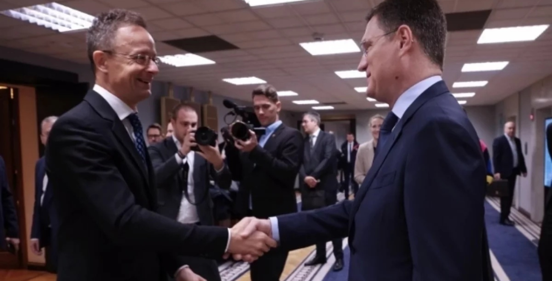 Новак и Сийярто обсудили условия поставок нефти и газа в Венгрию