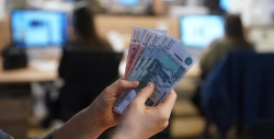 В Петербурге замедлился рост зарплат