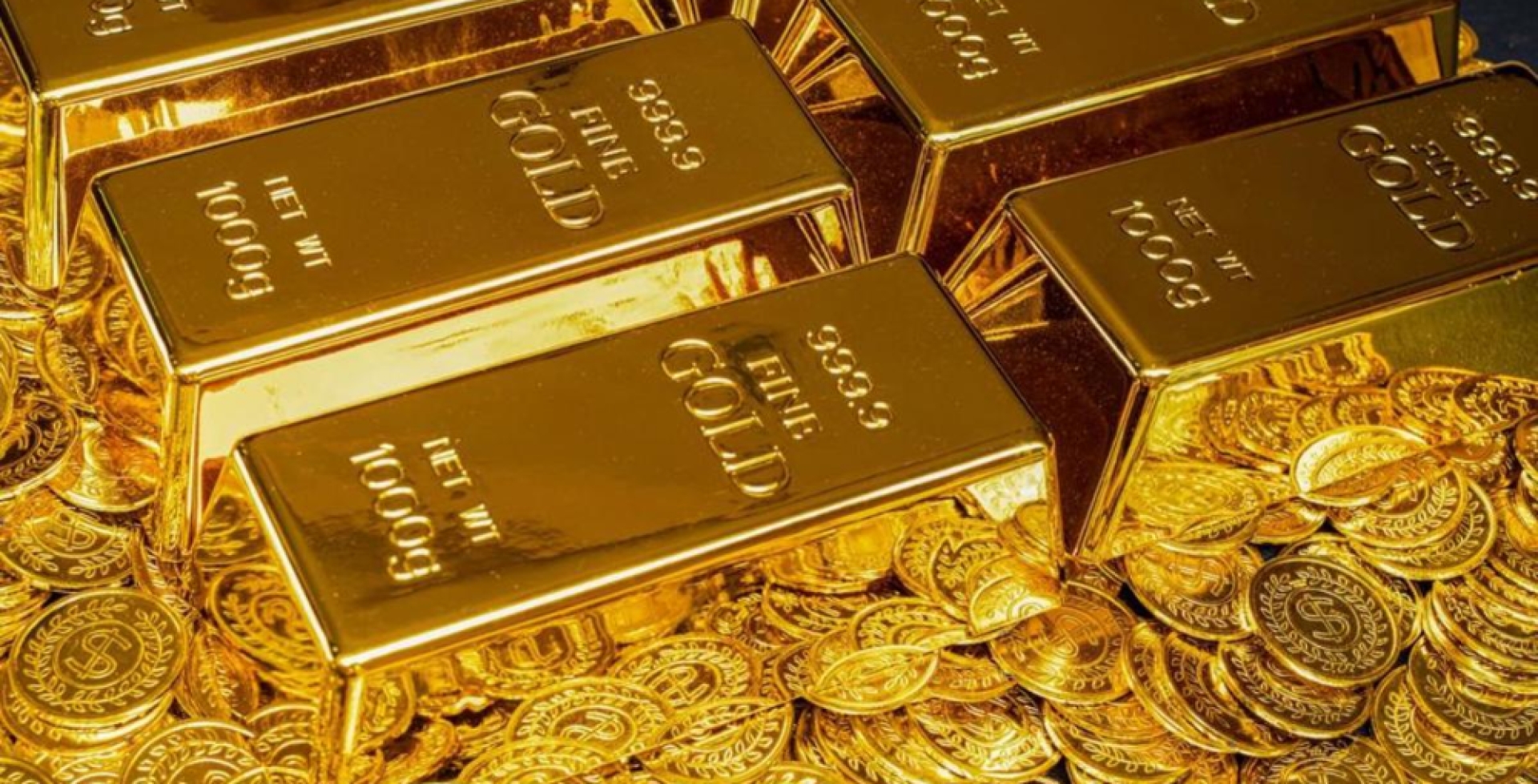 Стоимость золота впервые в истории превысила 3500 долларов