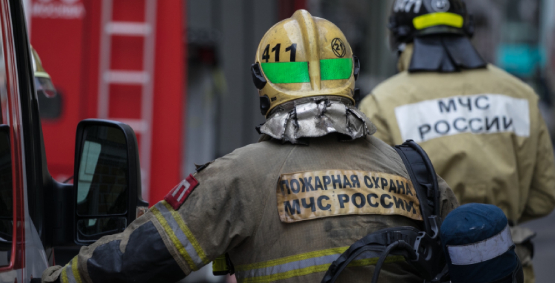 Двое сотрудников МЧС погибли при атаке ВСУ во время тушения пожара в Луганске