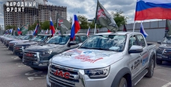Народный фронт совместно с ССК передал 50 пикапов российским бойцам на передовой