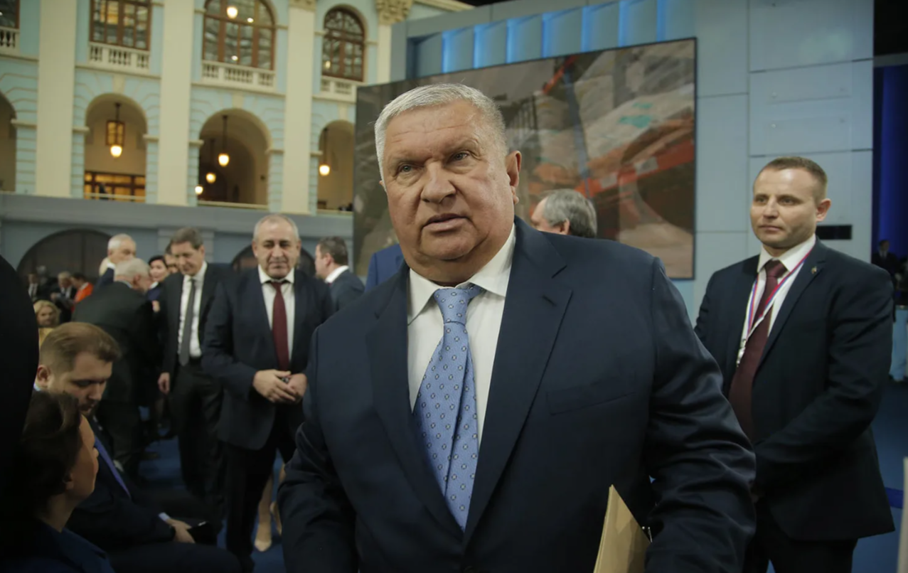 Сечин протянул руку Минцу