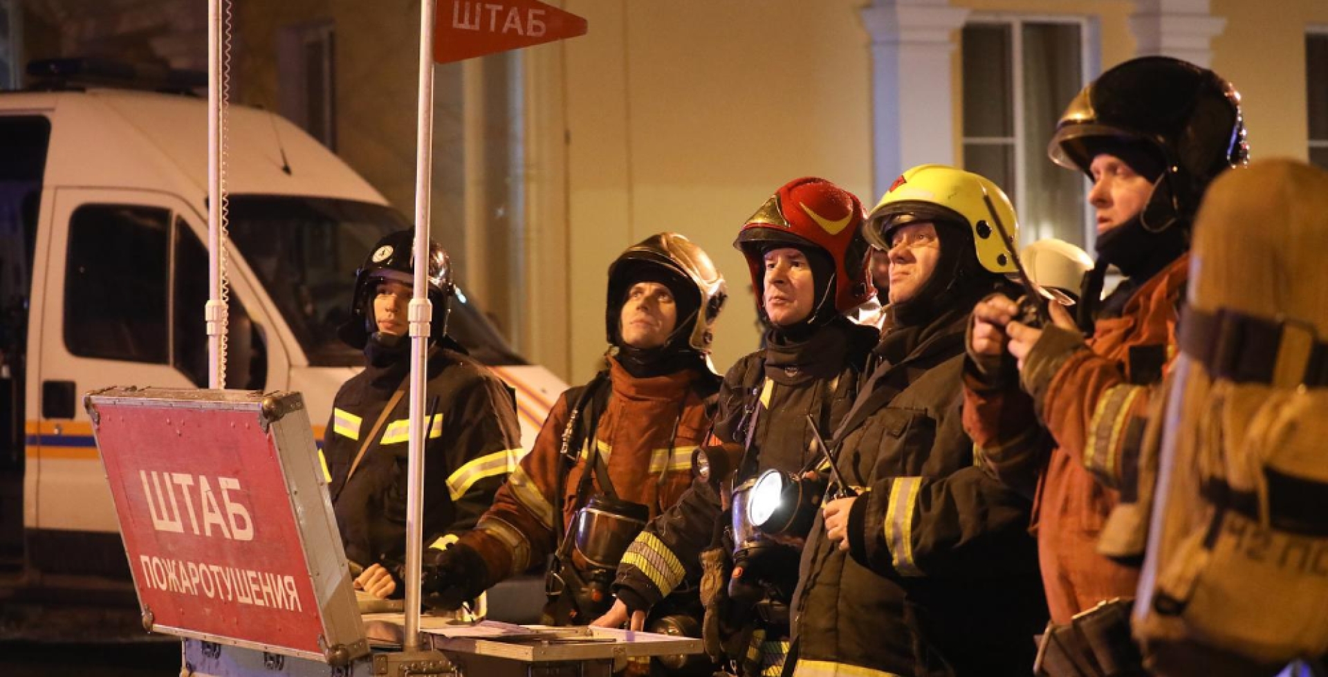 Пожар в Петербурге: из дома на Васильевском острове эвакуировали 20 человек