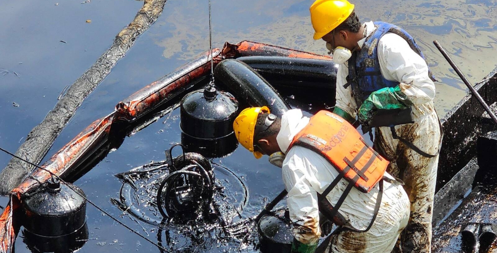Нефтяные котировки слабеют на фоне тревог о росте добычи в рамках ОПЕК+